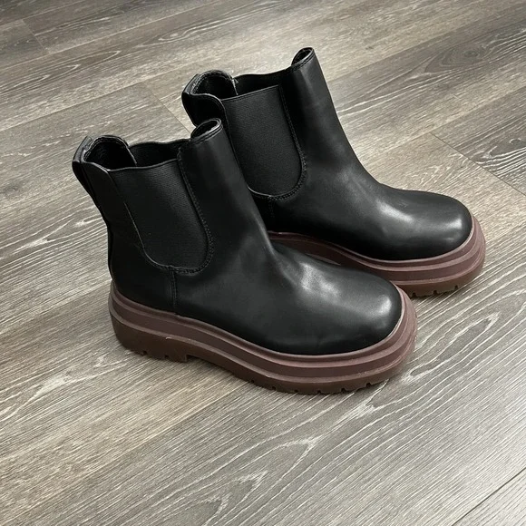 URBAN OUTFITTERS Black Chelsea Faux Leather Combat Platform Chunky Boots 9 40 - Picture 1 of 10